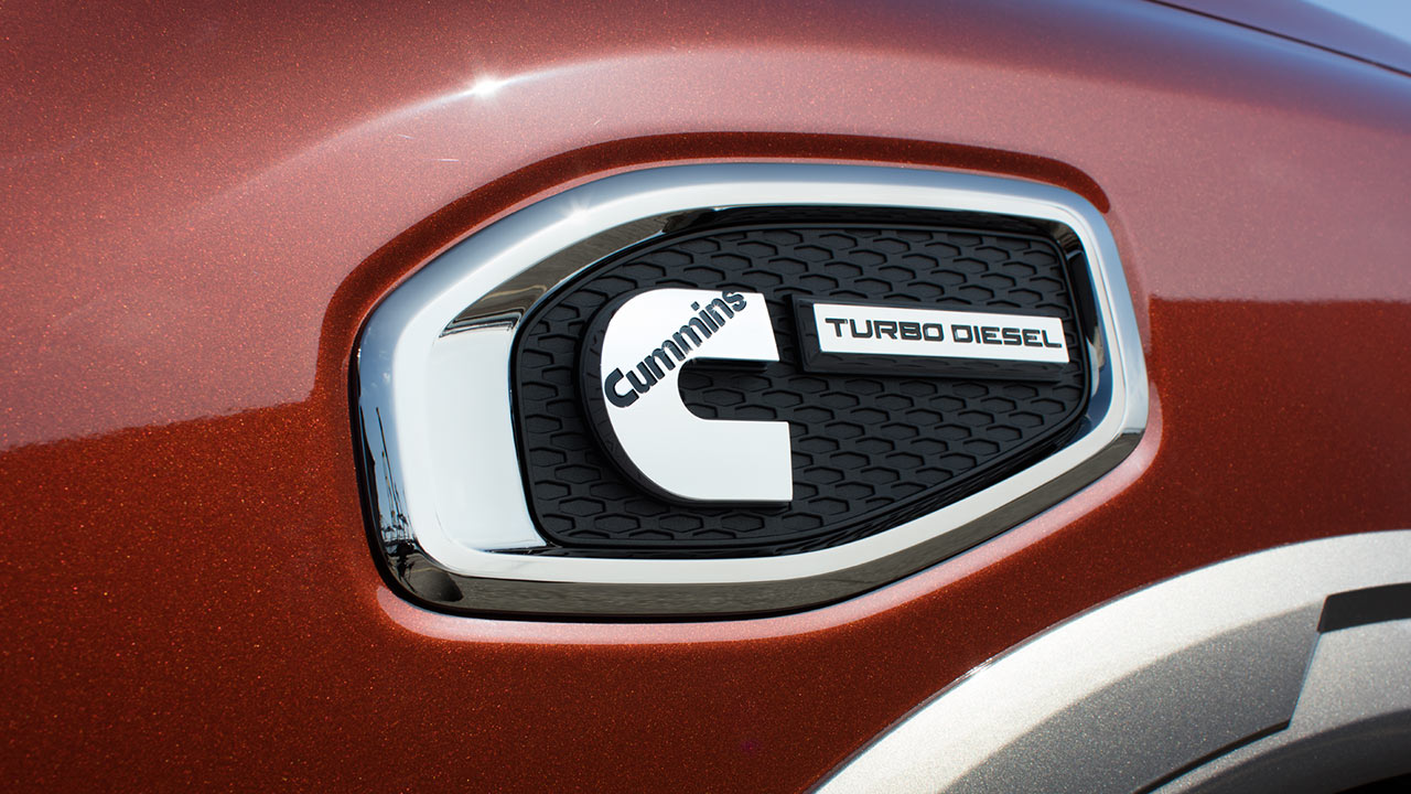 2016-nissan-titan-xd-cummins-turbo-diesel-badge